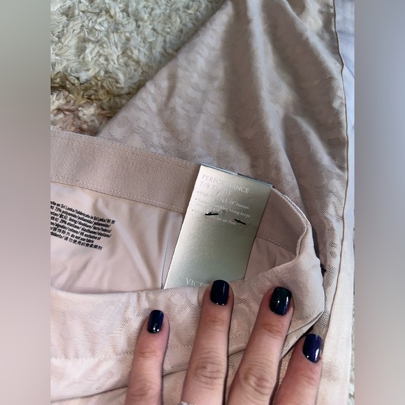 Victoria’s Secret 7/8 High Rise Performance Tight Cheetah Print NWT - Picture 14 of 16